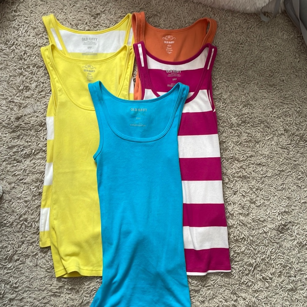 Women’s Old Navy Tank Tops